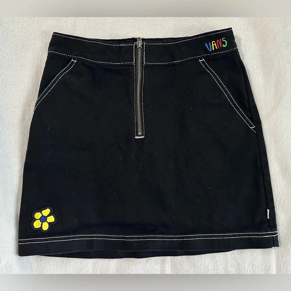 VANS Womens Off The Wall Brighton Skirt Limited,‎ Zip, Embroidered - Size Small